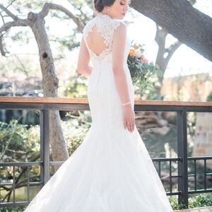 Allure wedding gown style 8923 used size 2-4